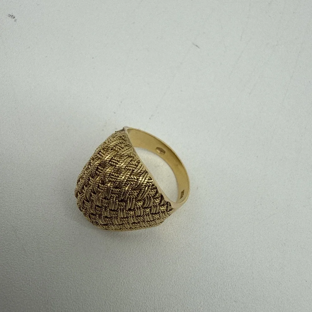 18K Gold Ring Woven Dome Shaped Size 6 .233 Troy Ounce